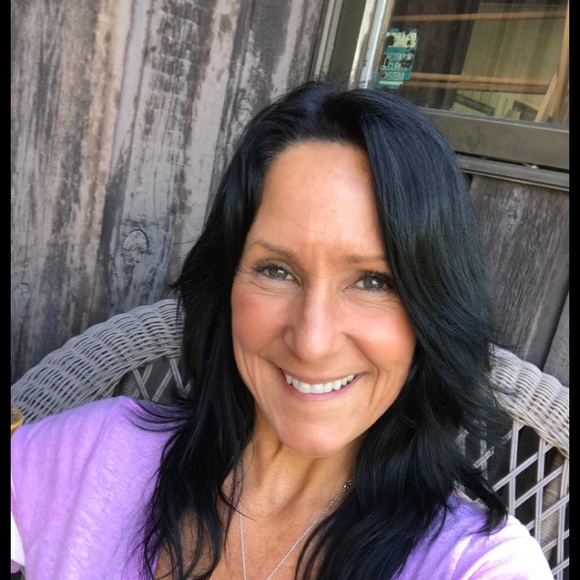 Meet your Posher, Ellen - Picture 1 of 1